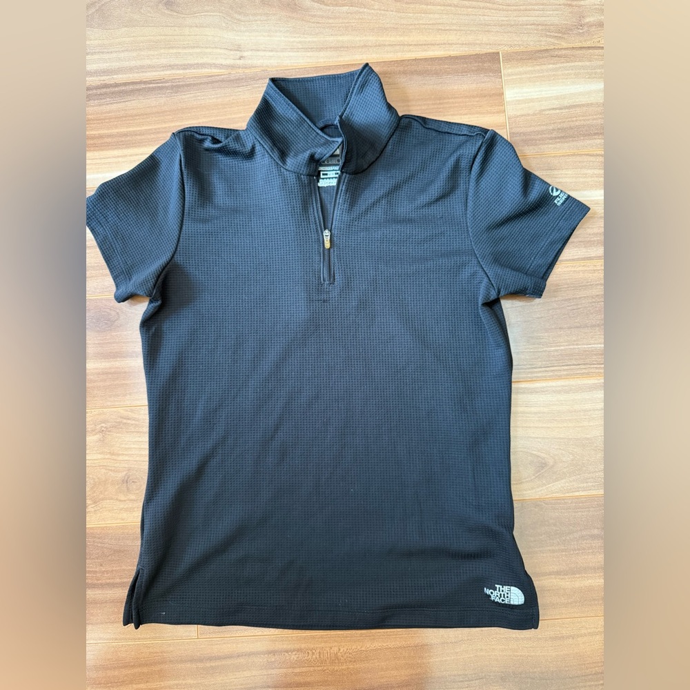 The North Face Vapor Wick shirt - size M